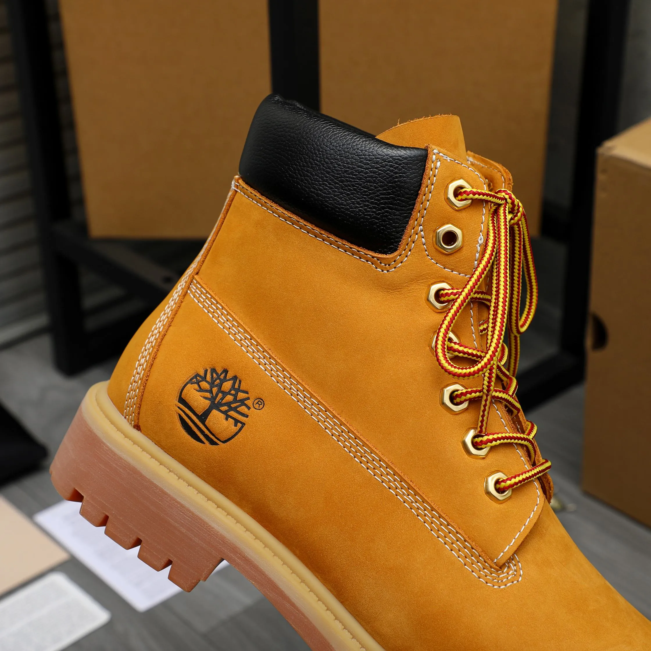 Men's shoes 💰p480 Product trademark: LV "Louis Vuitton" business lace-up high-top men's shoes Regular size: 38-44 Product material: Selected frosted cowhide upper, leather lining, original rubber outsole